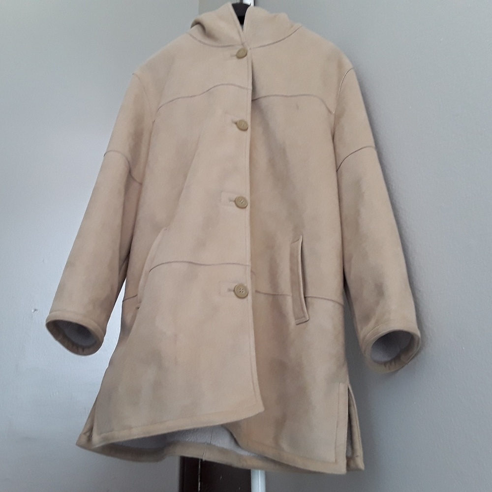 BEIGE JACK FOR MEN BY LIZ CLAIBORNE.